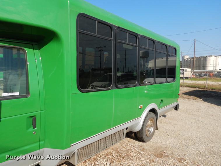image for item FT9501 2011 Ford Econoline E450 shuttle bus