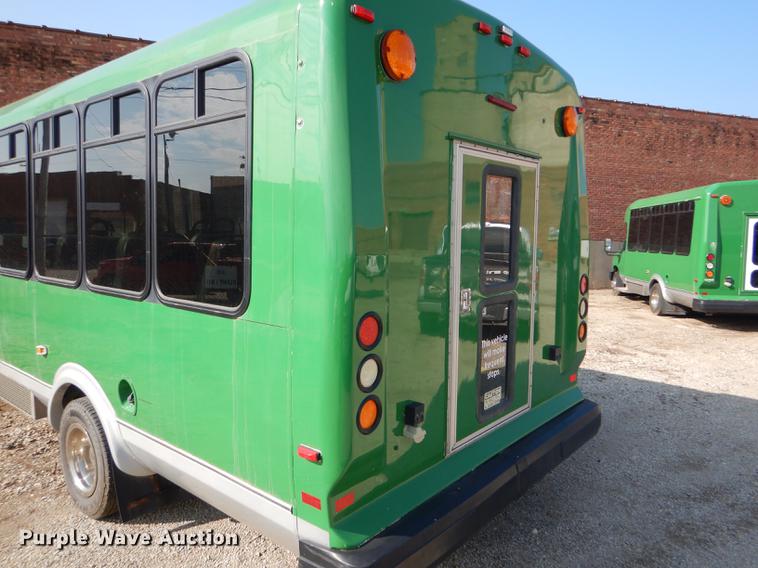 image for item FT9501 2011 Ford Econoline E450 shuttle bus