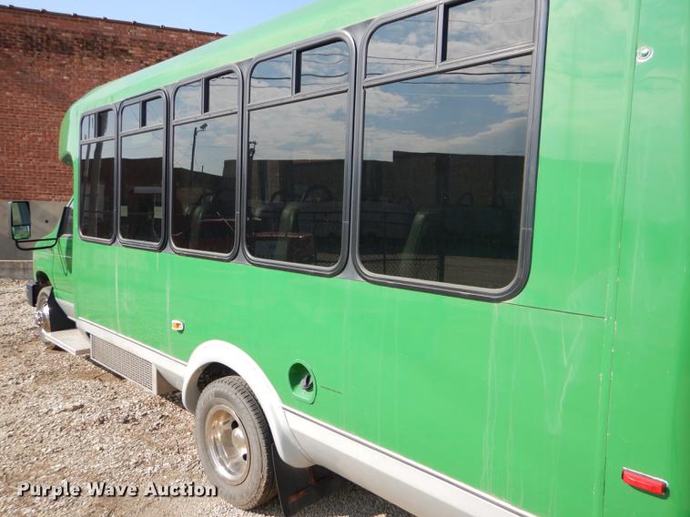 image for item FT9501 2011 Ford Econoline E450 shuttle bus