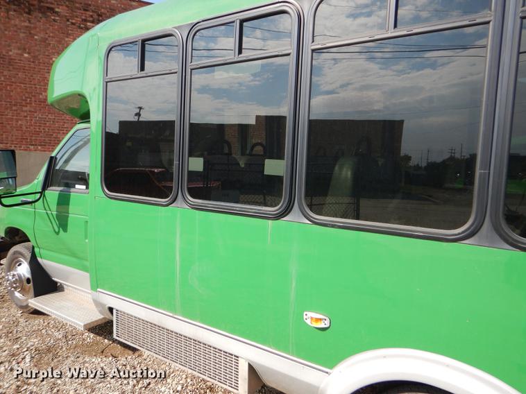 image for item FT9501 2011 Ford Econoline E450 shuttle bus