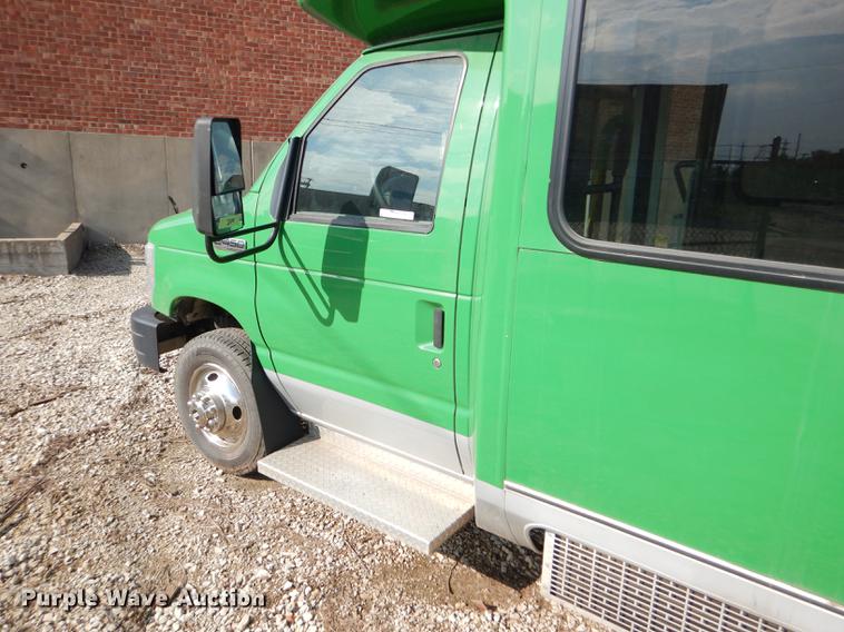 image for item FT9501 2011 Ford Econoline E450 shuttle bus