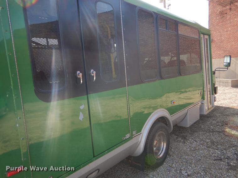 image for item FT9501 2011 Ford Econoline E450 shuttle bus