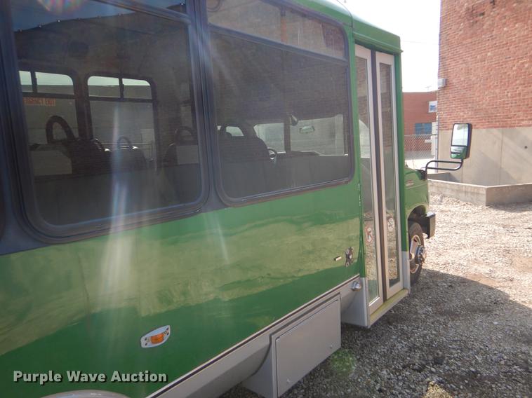 image for item FT9501 2011 Ford Econoline E450 shuttle bus