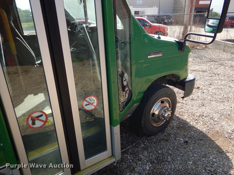 image for item FT9501 2011 Ford Econoline E450 shuttle bus