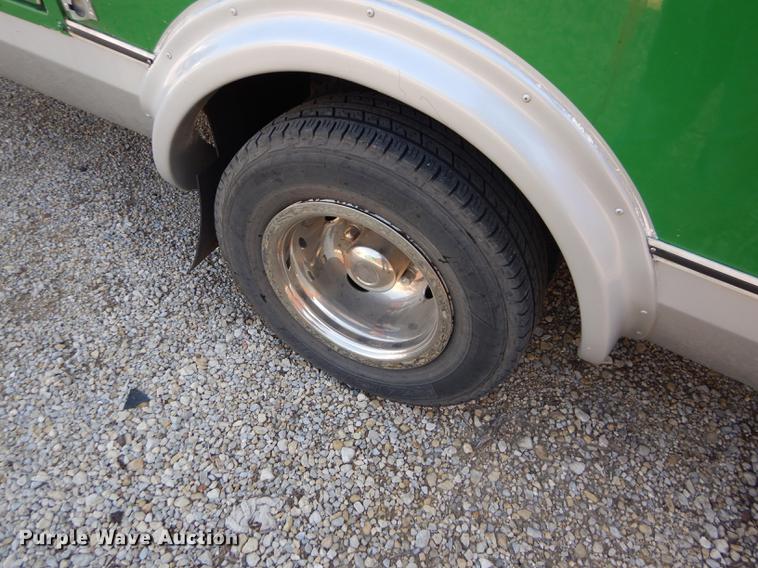 image for item FT9501 2011 Ford Econoline E450 shuttle bus