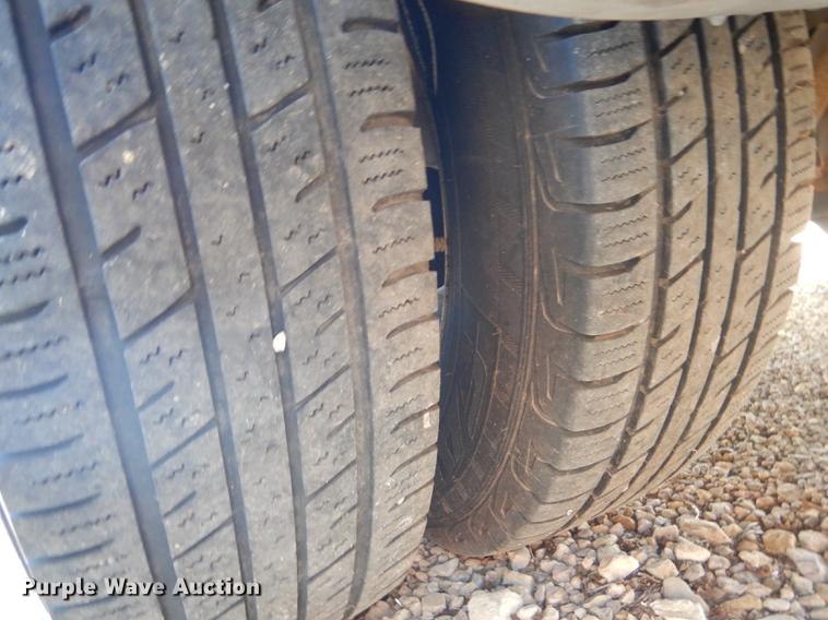 image for item FT9501 2011 Ford Econoline E450 shuttle bus