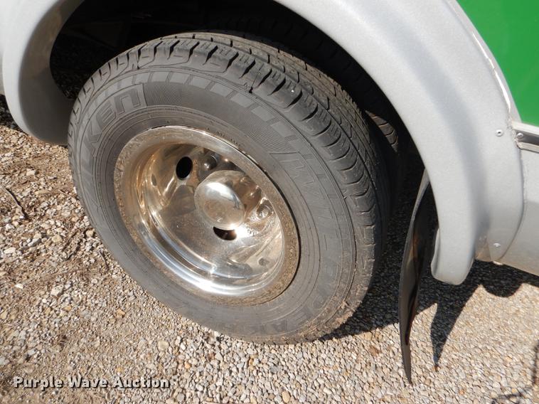 image for item FT9501 2011 Ford Econoline E450 shuttle bus