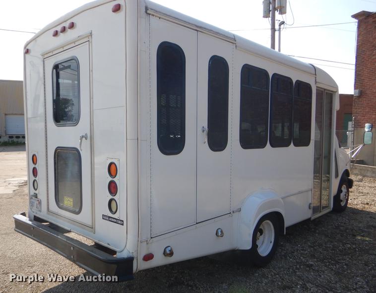 image for item FT9502 2001 Chevrolet Express 3500 Goshen Coach shuttle bus