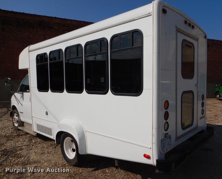 image for item FT9502 2001 Chevrolet Express 3500 Goshen Coach shuttle bus