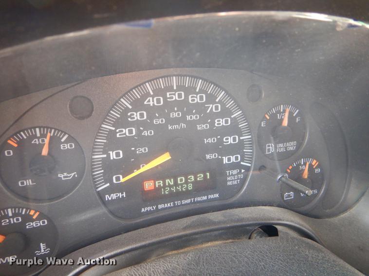 image for item FT9502 2001 Chevrolet Express 3500 Goshen Coach shuttle bus