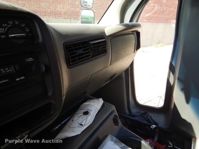 image for item FT9502 2001 Chevrolet Express 3500 Goshen Coach shuttle bus