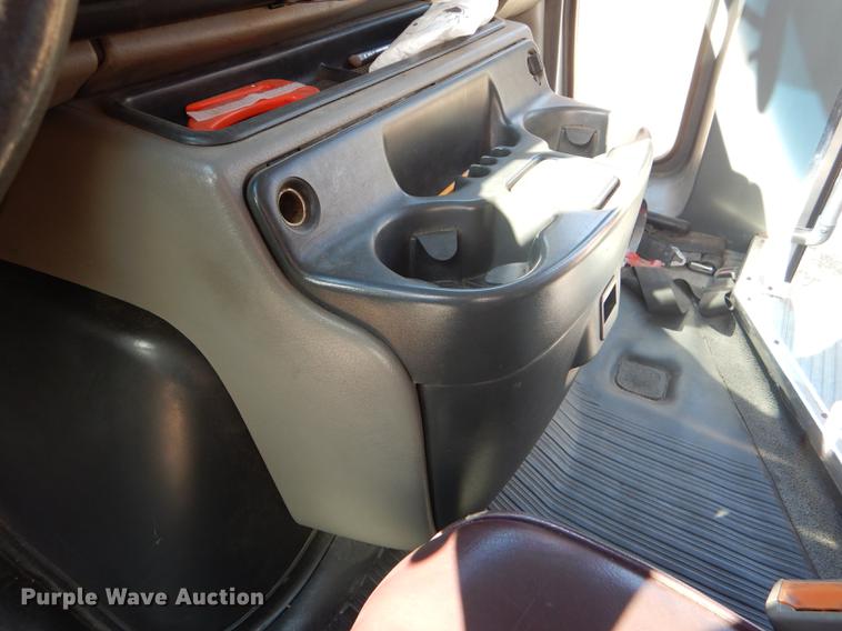 image for item FT9502 2001 Chevrolet Express 3500 Goshen Coach shuttle bus