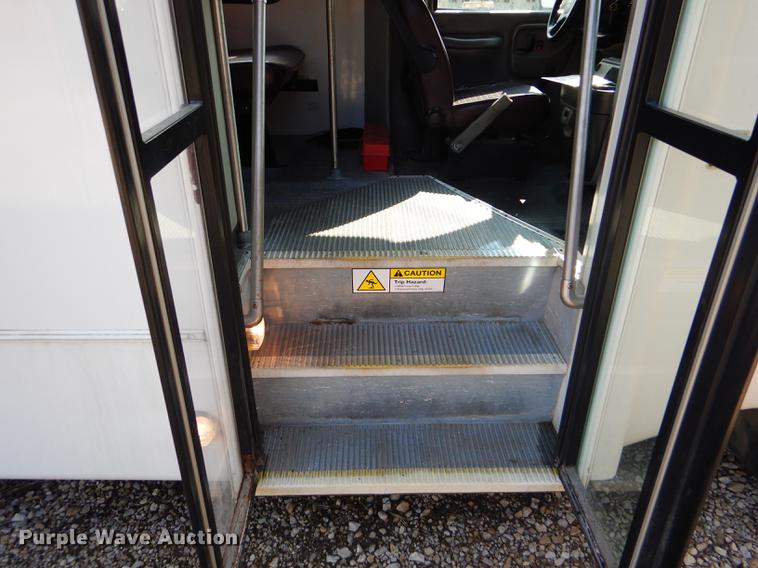 image for item FT9502 2001 Chevrolet Express 3500 Goshen Coach shuttle bus