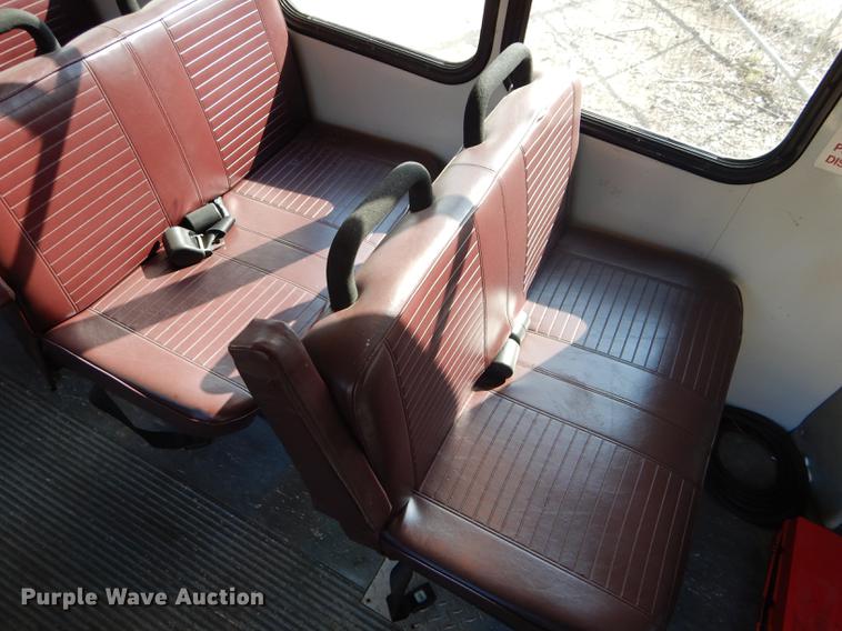 image for item FT9502 2001 Chevrolet Express 3500 Goshen Coach shuttle bus