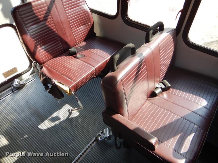 image for item FT9502 2001 Chevrolet Express 3500 Goshen Coach shuttle bus