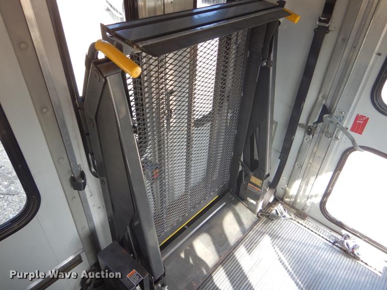 image for item FT9502 2001 Chevrolet Express 3500 Goshen Coach shuttle bus