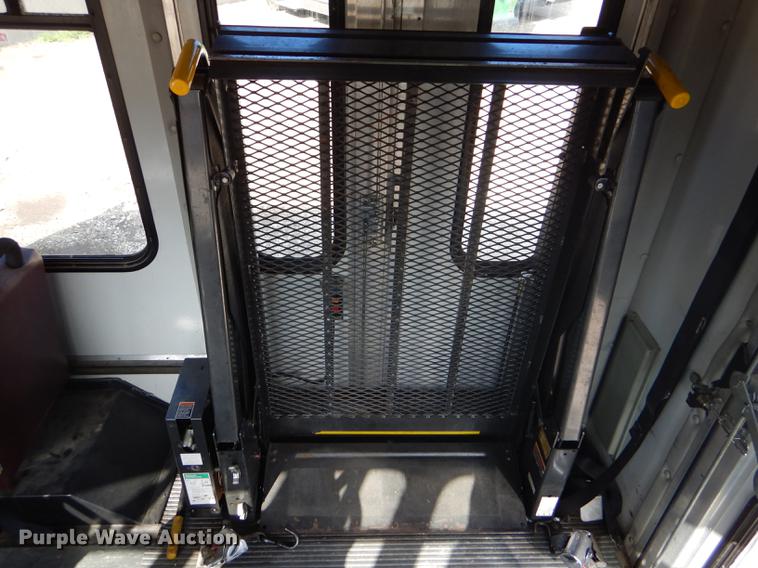 image for item FT9502 2001 Chevrolet Express 3500 Goshen Coach shuttle bus