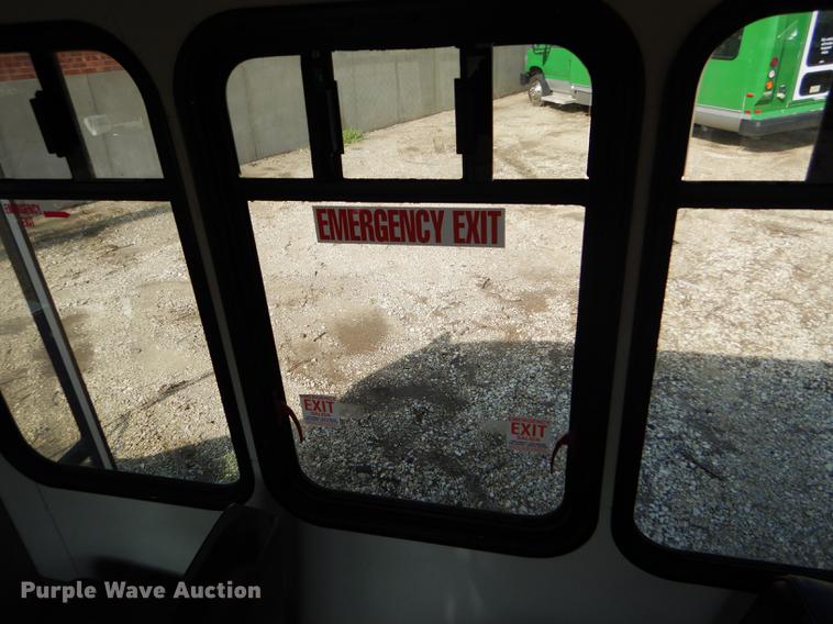 image for item FT9502 2001 Chevrolet Express 3500 Goshen Coach shuttle bus