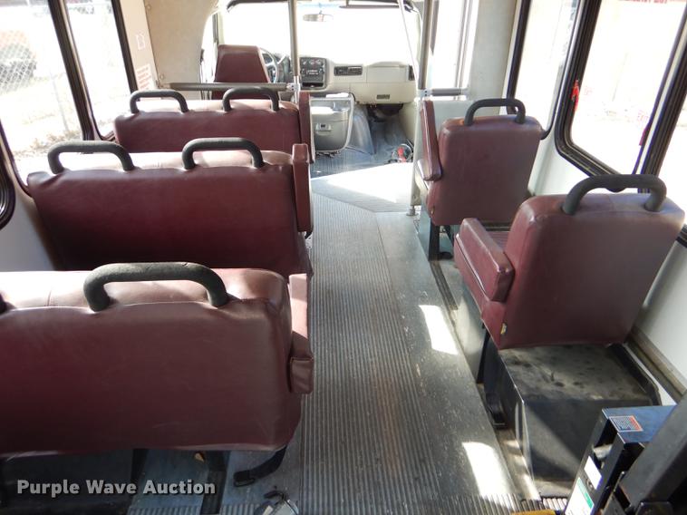 image for item FT9502 2001 Chevrolet Express 3500 Goshen Coach shuttle bus