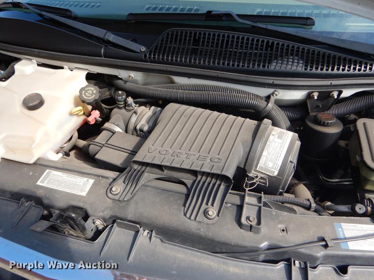 image for item FT9502 2001 Chevrolet Express 3500 Goshen Coach shuttle bus