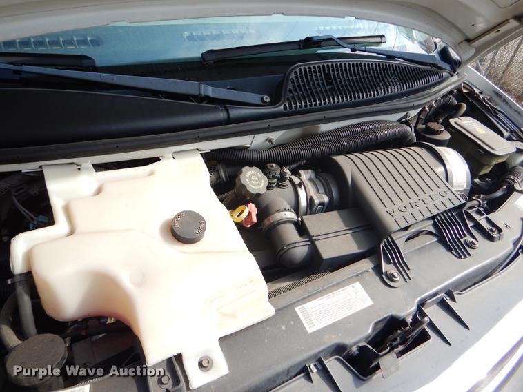 image for item FT9502 2001 Chevrolet Express 3500 Goshen Coach shuttle bus