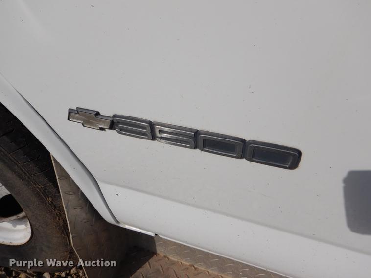 image for item FT9502 2001 Chevrolet Express 3500 Goshen Coach shuttle bus