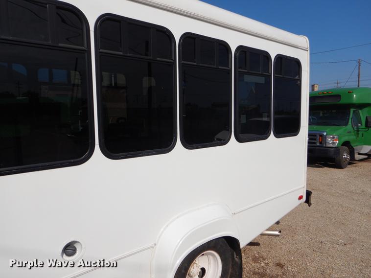 image for item FT9502 2001 Chevrolet Express 3500 Goshen Coach shuttle bus