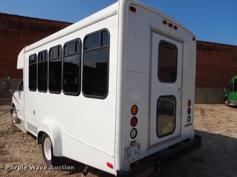 image for item FT9502 2001 Chevrolet Express 3500 Goshen Coach shuttle bus