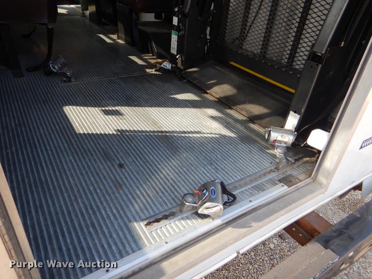 image for item FT9502 2001 Chevrolet Express 3500 Goshen Coach shuttle bus