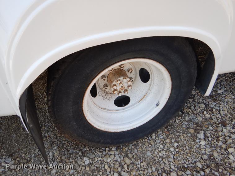 image for item FT9502 2001 Chevrolet Express 3500 Goshen Coach shuttle bus