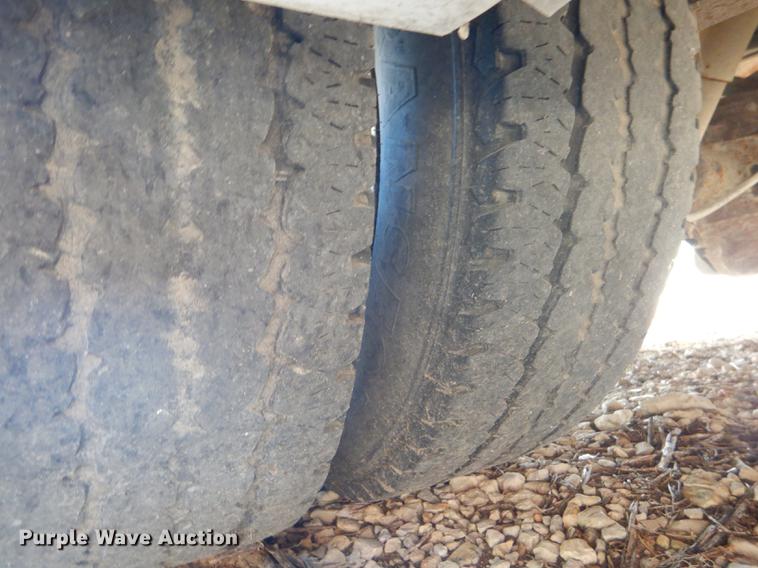 image for item FT9502 2001 Chevrolet Express 3500 Goshen Coach shuttle bus