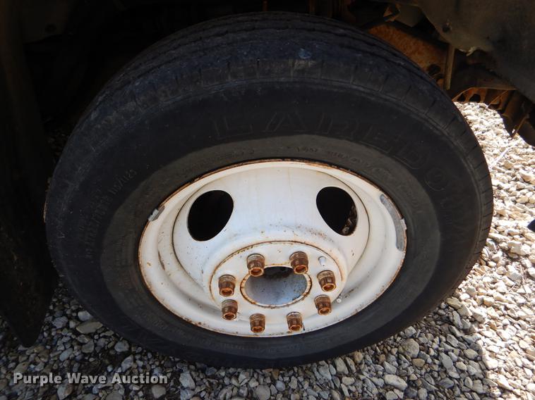 image for item FT9502 2001 Chevrolet Express 3500 Goshen Coach shuttle bus