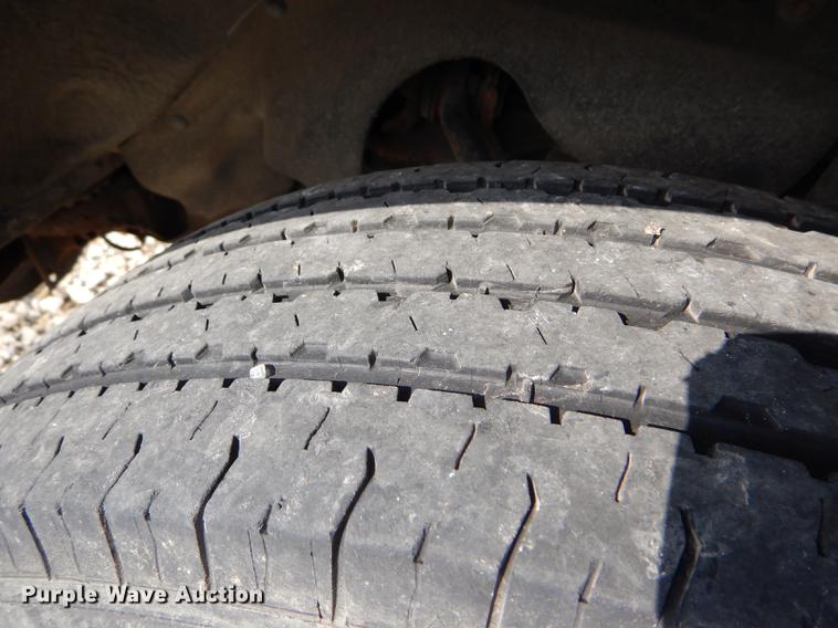 image for item FT9502 2001 Chevrolet Express 3500 Goshen Coach shuttle bus