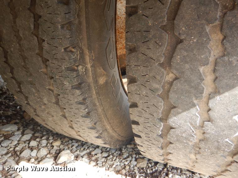 image for item FT9502 2001 Chevrolet Express 3500 Goshen Coach shuttle bus