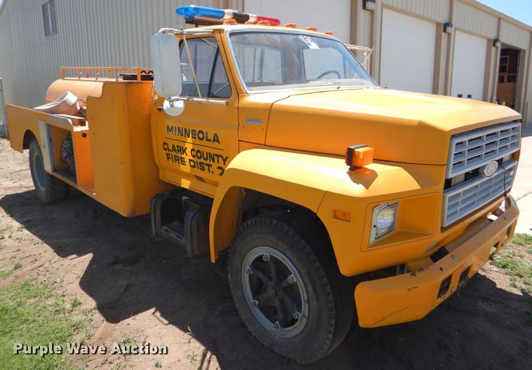 image for item FT9510 1985 Ford F600 fire truck