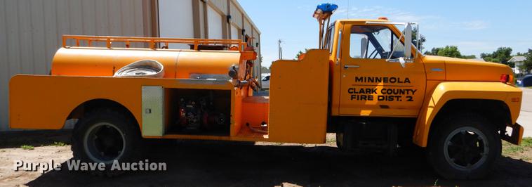 image for item FT9510 1985 Ford F600 fire truck