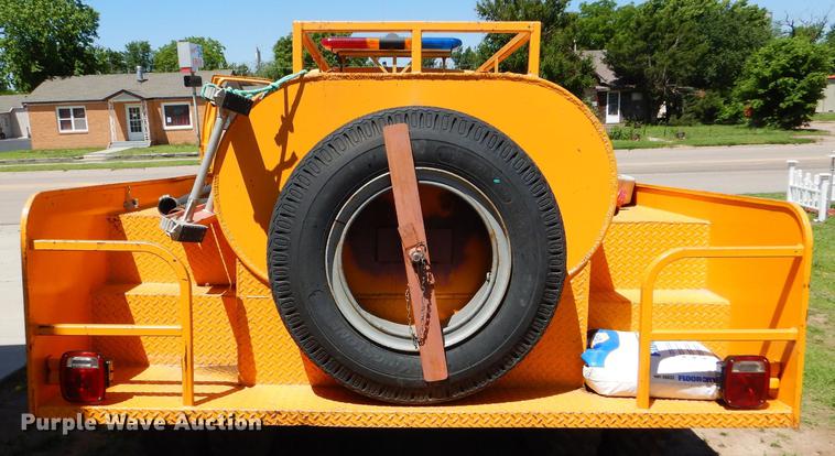 image for item FT9510 1985 Ford F600 fire truck