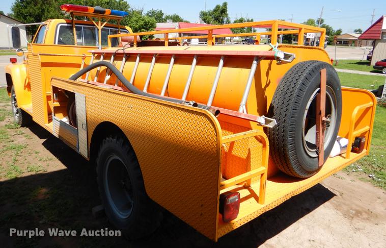 image for item FT9510 1985 Ford F600 fire truck