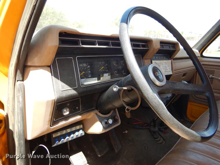 image for item FT9510 1985 Ford F600 fire truck