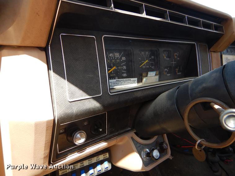 image for item FT9510 1985 Ford F600 fire truck