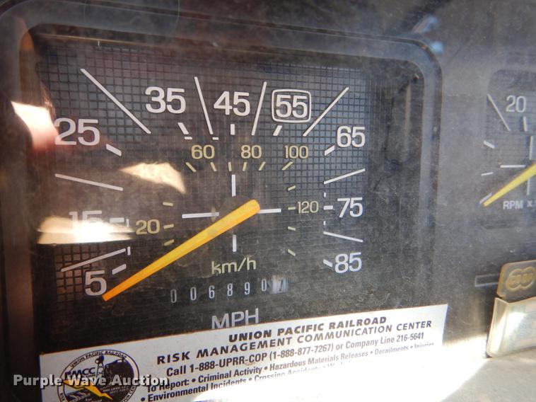 image for item FT9510 1985 Ford F600 fire truck