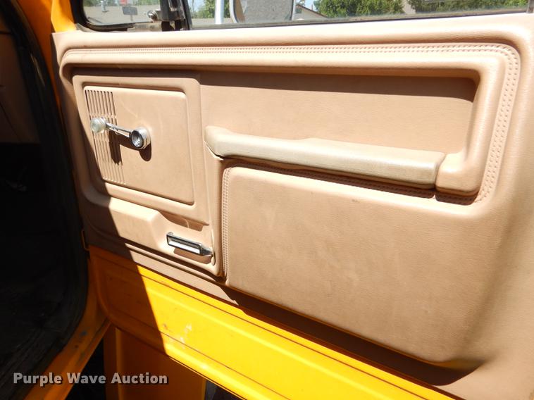 image for item FT9510 1985 Ford F600 fire truck