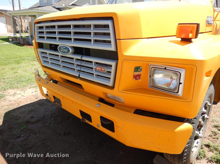 image for item FT9510 1985 Ford F600 fire truck