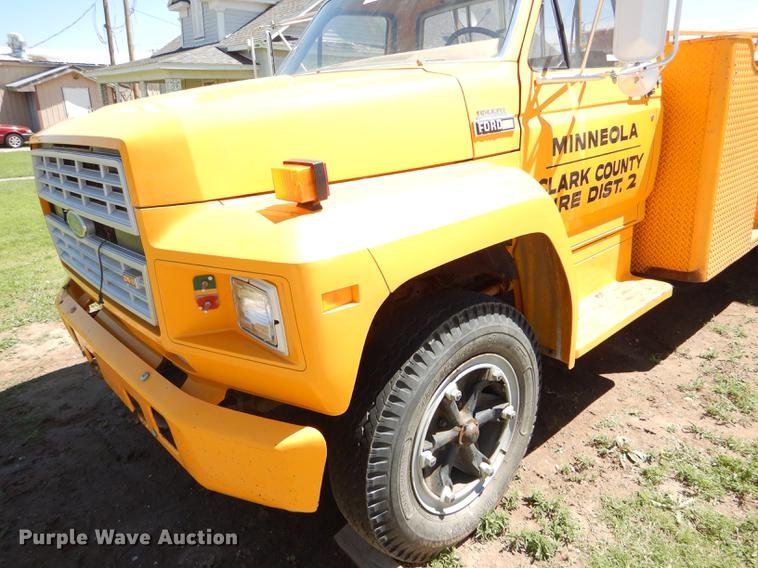 image for item FT9510 1985 Ford F600 fire truck