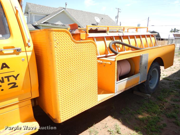 image for item FT9510 1985 Ford F600 fire truck