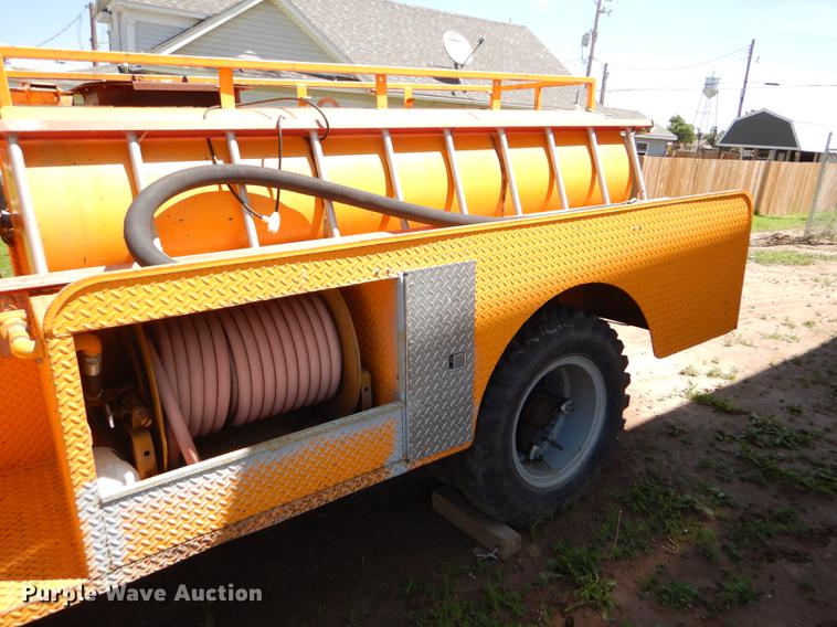 image for item FT9510 1985 Ford F600 fire truck