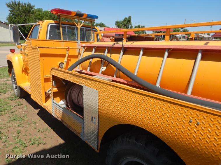 image for item FT9510 1985 Ford F600 fire truck