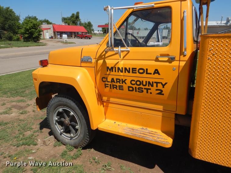 image for item FT9510 1985 Ford F600 fire truck