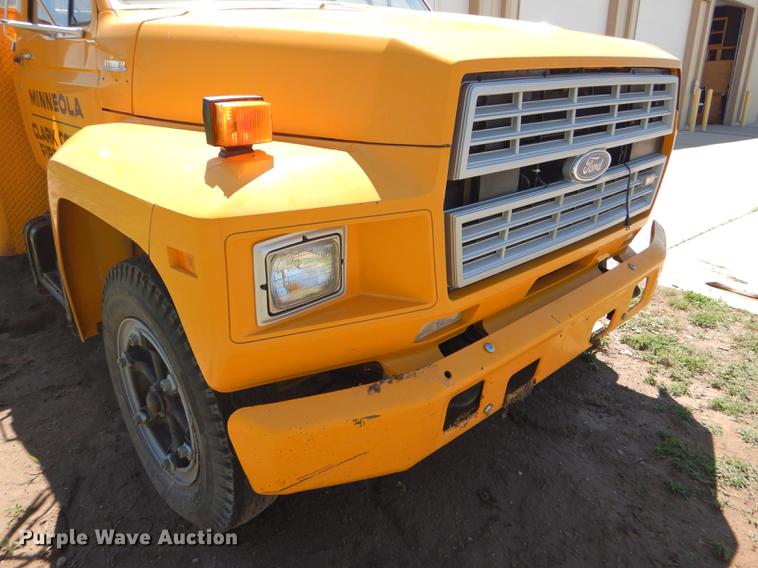 image for item FT9510 1985 Ford F600 fire truck