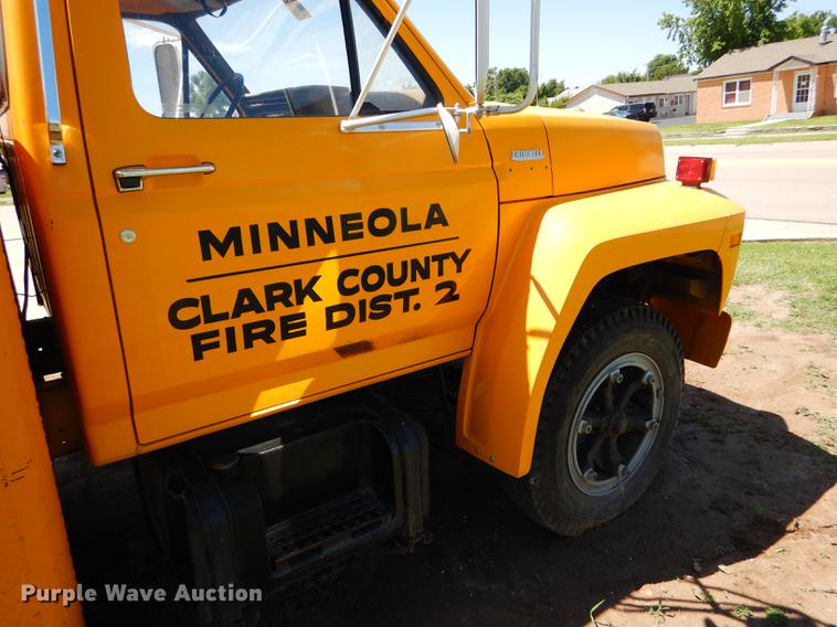 image for item FT9510 1985 Ford F600 fire truck